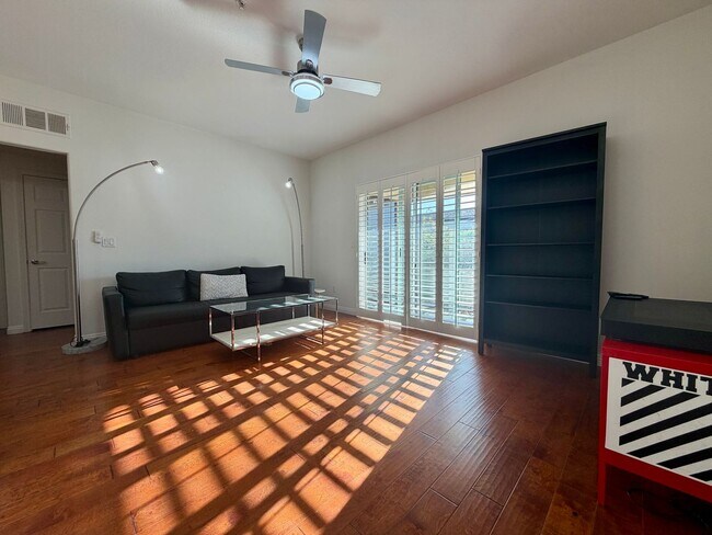 2291 W Horizon Ridge Pkwy