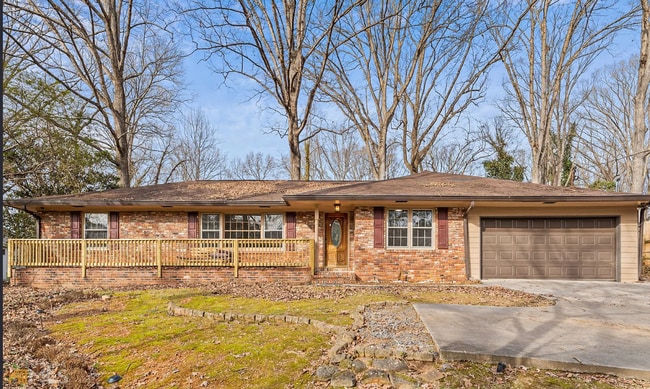 Building Photo - 388 Tall Oaks Dr NE