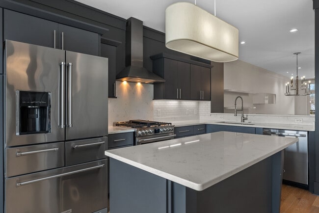 Building Photo - M West Unit 204