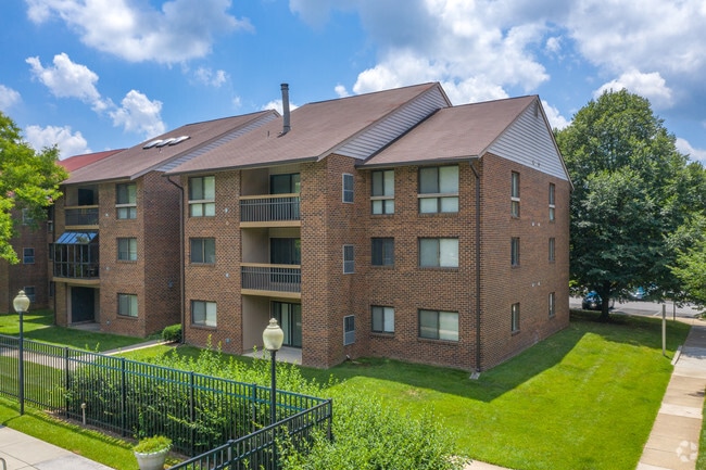 The Greens at Columbia Apartments