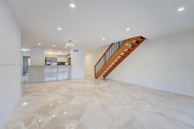 Photo - 8352 Dundee Terrace