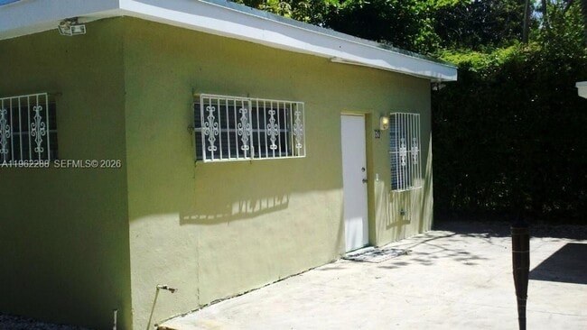 Photo - 49 NE 44th St