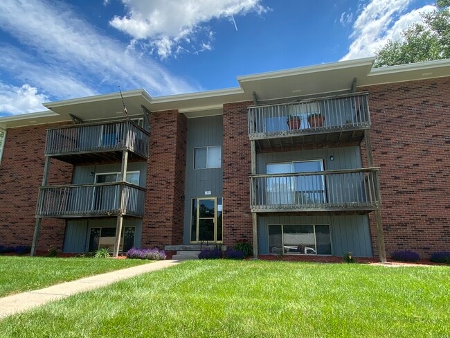 Crestaire Apartments - Crestaire Apartments