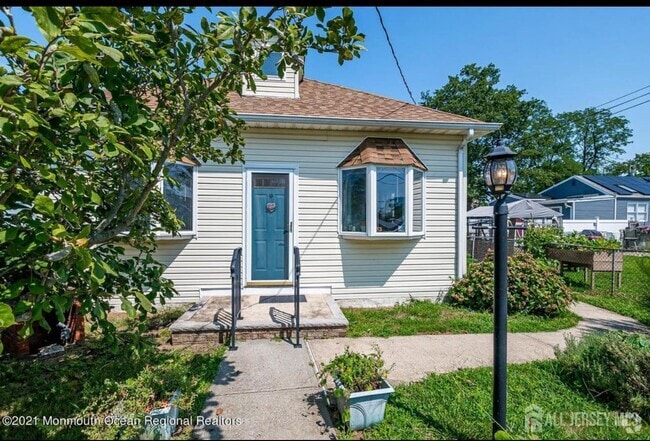Building Photo - 31 Essex St Rental