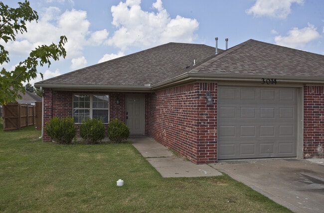 Building Photo - ***3014 S. "B" Street***