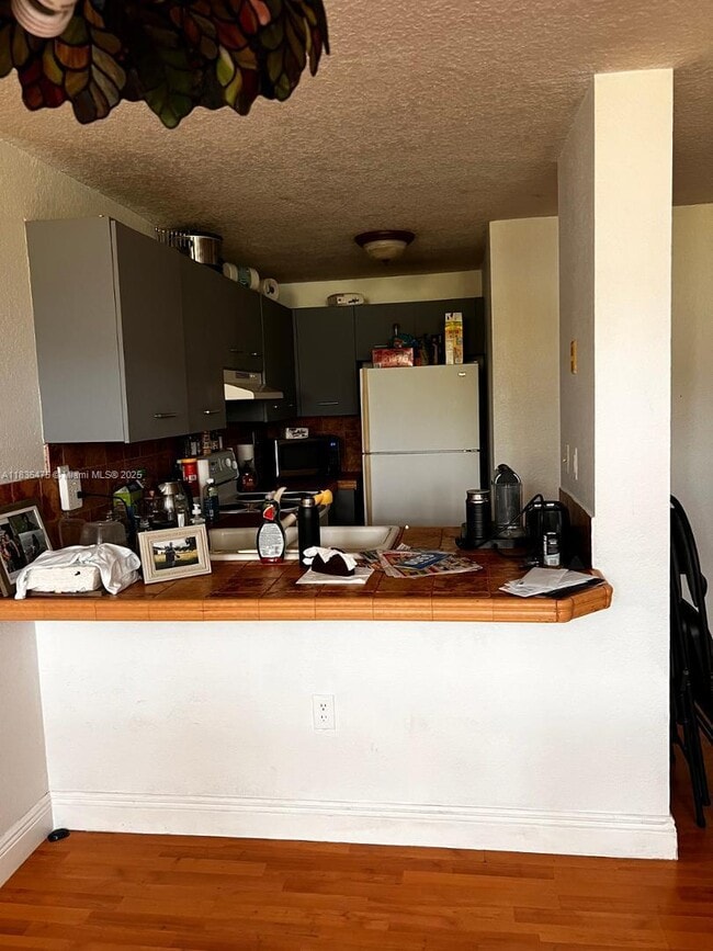 Photo - 210 SW 11th St Unidad 406