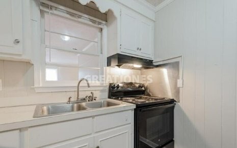Photo - 2246 Garrison St