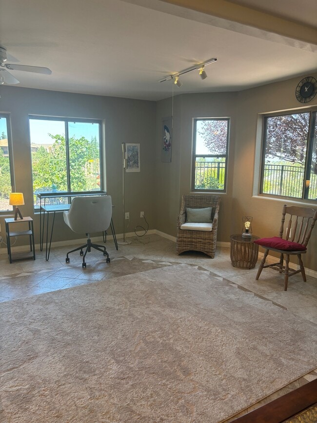 Photo - 1065 Longview Dr