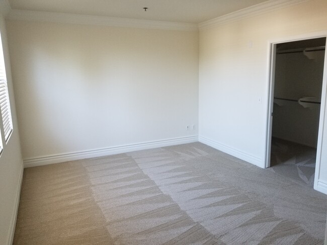 Photo - 12745 Moorpark St Apartments Unit 209