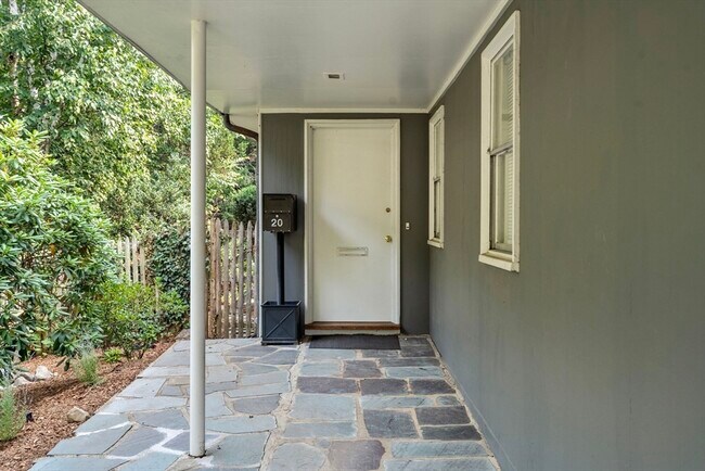 20 Follen St