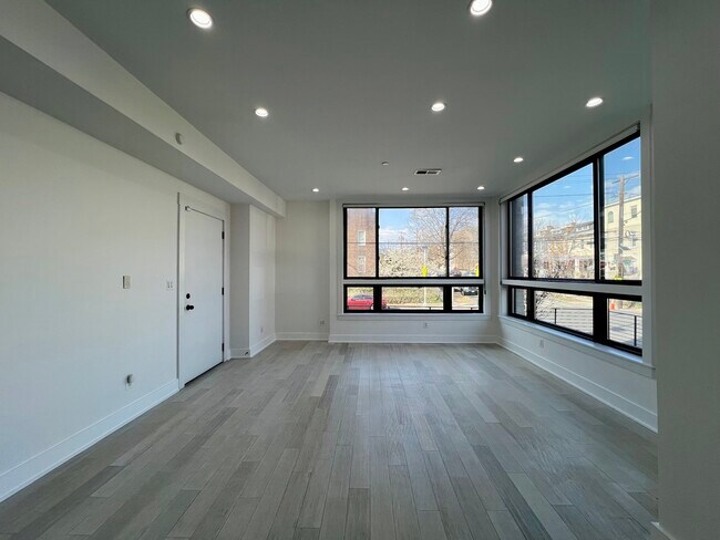 Photo - 800 Kennedy St NW