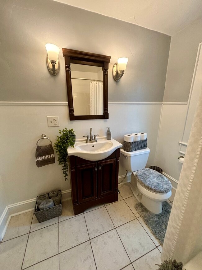 Building Photo - 904 W Lackawanna Ave Unit 904-2nd floor Rental