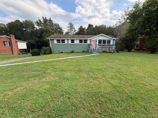Building Photo - 1614 Shady Cir