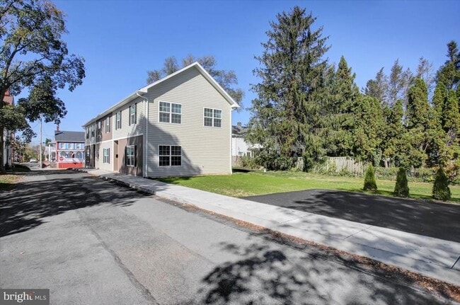 Building Photo - 36 Dahlgren St