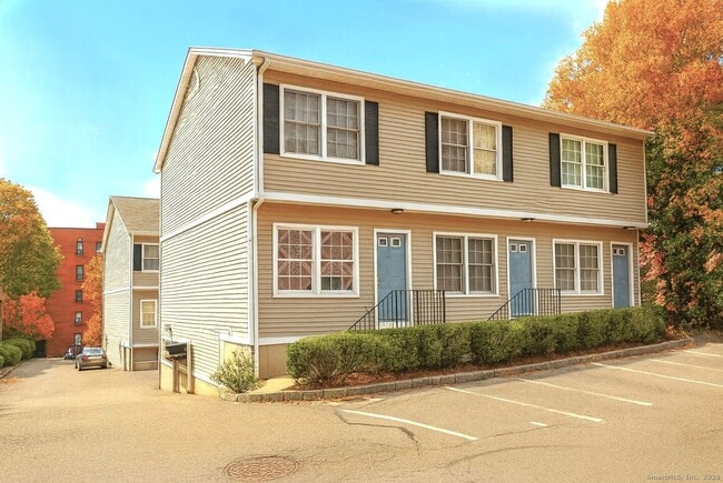 Building Photo - 48 Strawberry Hill Ave Unit 11