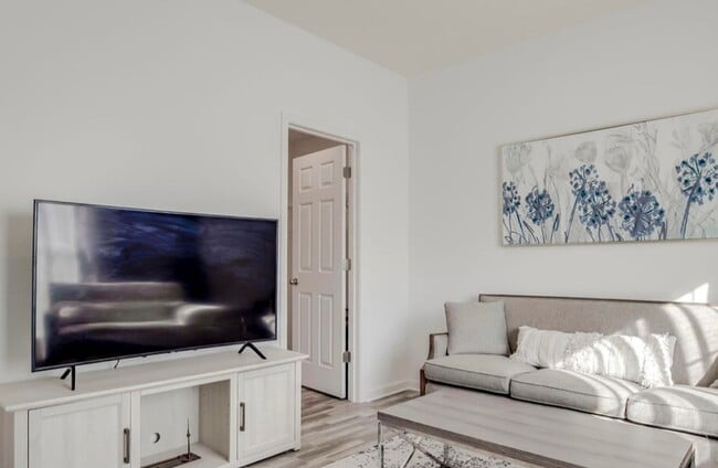 Photo - 4BR/2/5 Bath Home for Rent - Overlook at Eastwood - Two Car Garage!