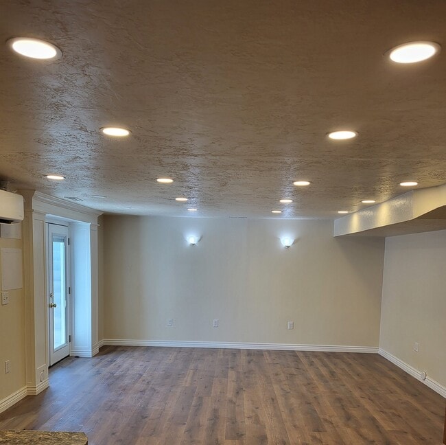 2777 W 2175 N