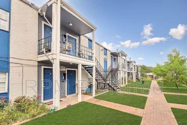 Photo - 1800 N Wayside Dr Unit 10