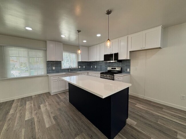 5704 Wisteria Dr