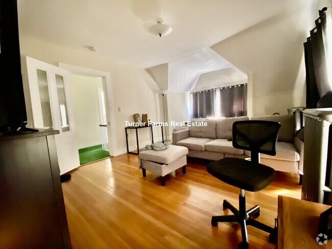 Building Photo - 35 Parsons St Unit 2 Rental