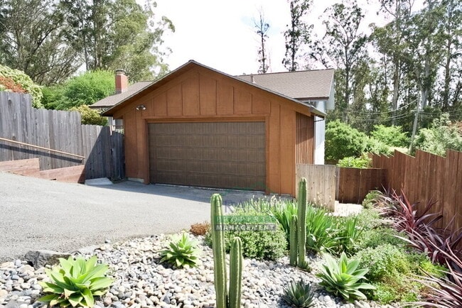 Photo - 801 Chamberlain Ct