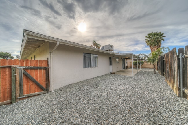 Photo - 41084 Beachwood Ave