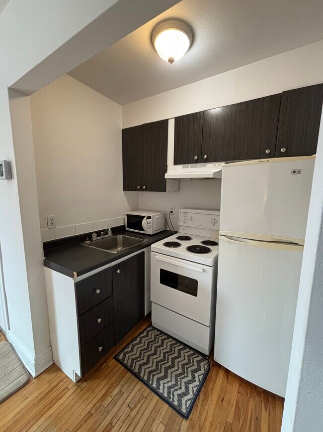 Photo - 1820 Rosemont