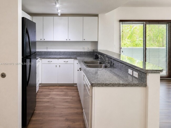 Building Photo - 2740 SW 28th Ter Unit 208