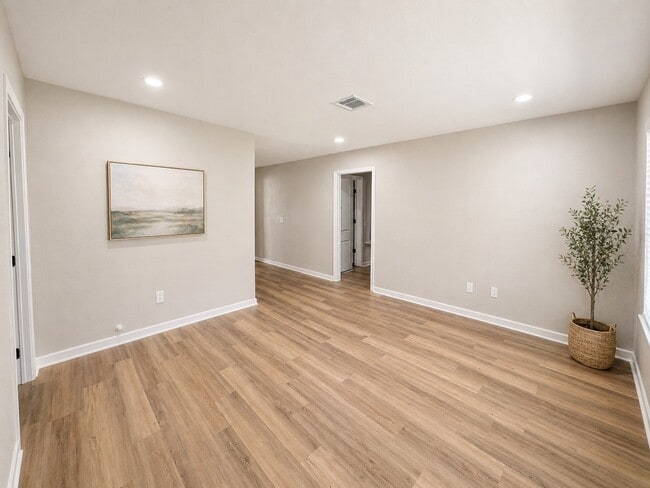 Photo - 8123 Redfern Dr