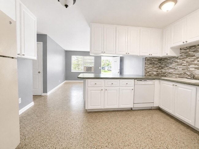 Photo - 503 SE Flamingo Ave