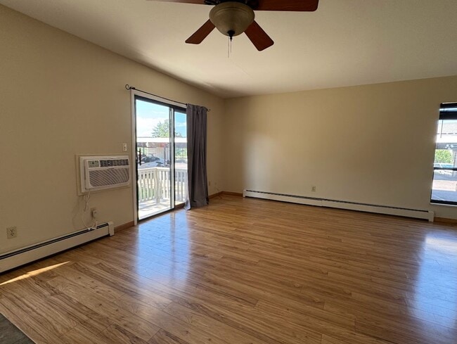 Photo - 625 Manhattan Pl