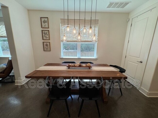 Photo - 1080 Blythe St