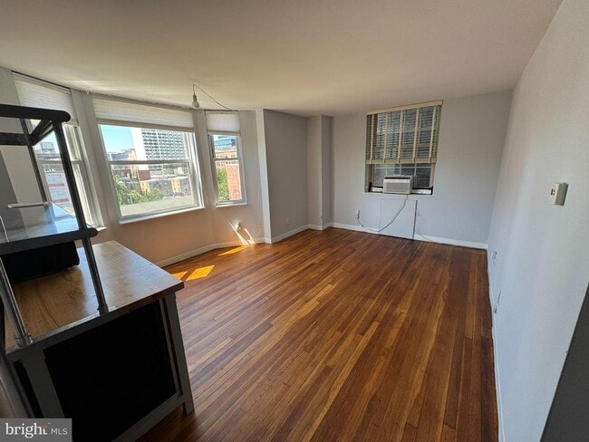 Photo - 2135 Walnut St Unit 401