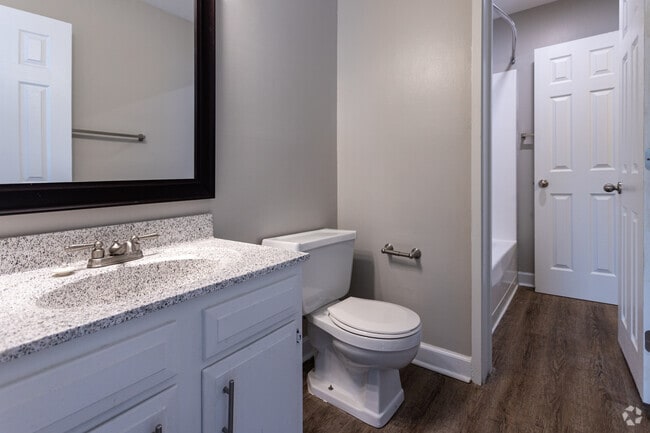 2 BR, 1.5 BA - 1,000SF - Meadowood Apartments