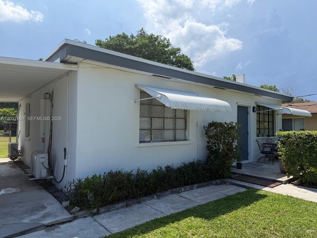 Building Photo - 1324 N 58th Ave Unit 1