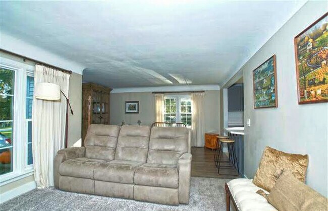 Photo - 8376 Eagle Rd