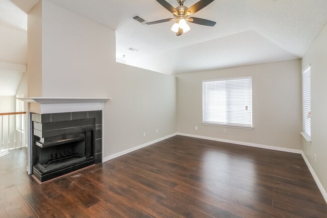 Photo - 1115 Colbert Ln