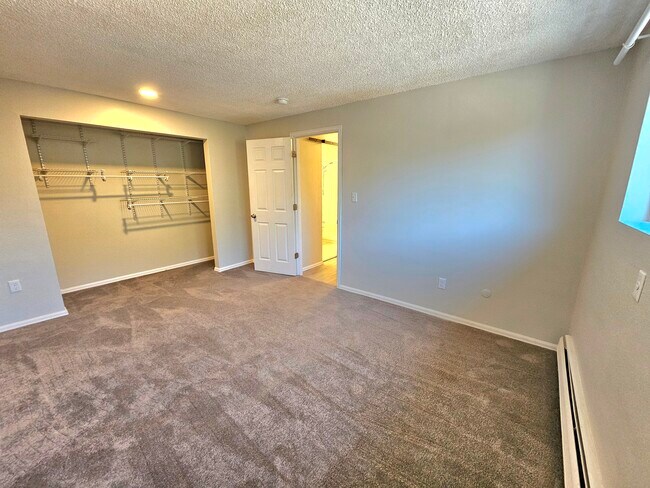 Dormitorio espacioso - 12th and Wads Residences