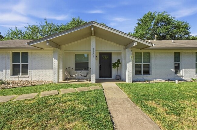 Building Photo - 2307 Deadwood Dr