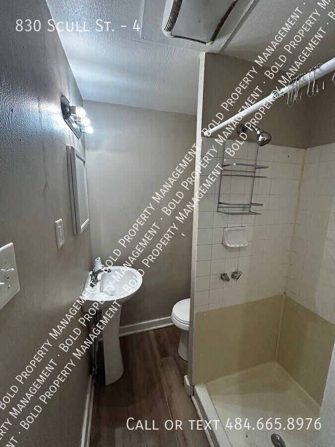 Photo - 830 Scull St Unit 4