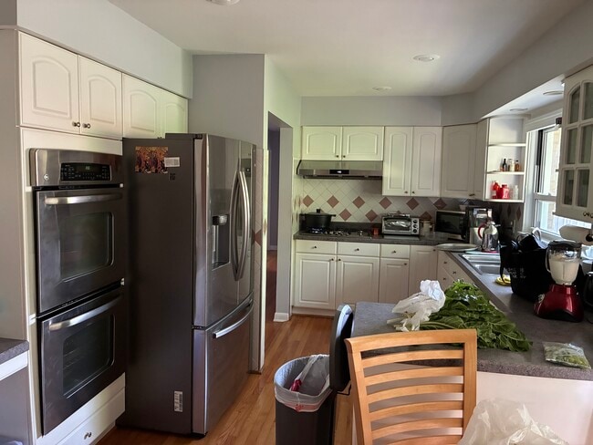 Kitchen - 4915 Jerome Ave