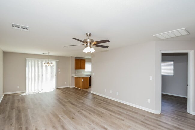 Photo - 9522 Green Spruce St