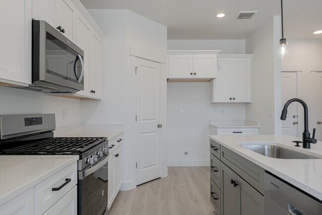 Photo - Townhouse in Saratoga Springs