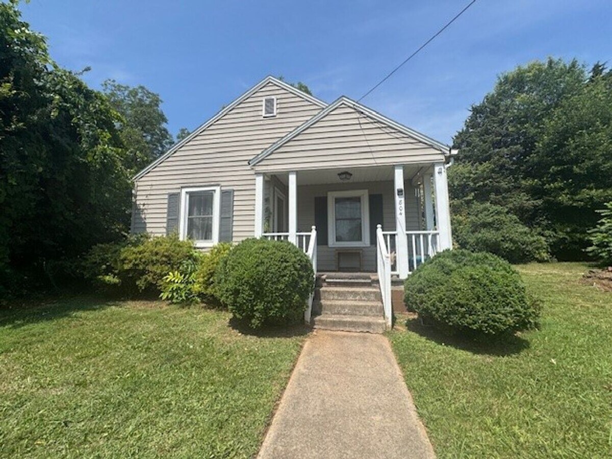 Adorable 2 bedroom 1 bath House in Reidsville - Adorable 2 bedroom 1 bath House in Reidsville