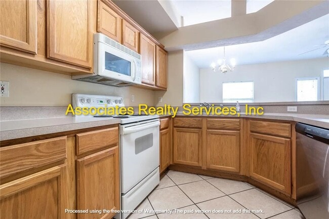 Photo - GREAT LOCATION-  3 Bedroom- LOOK!