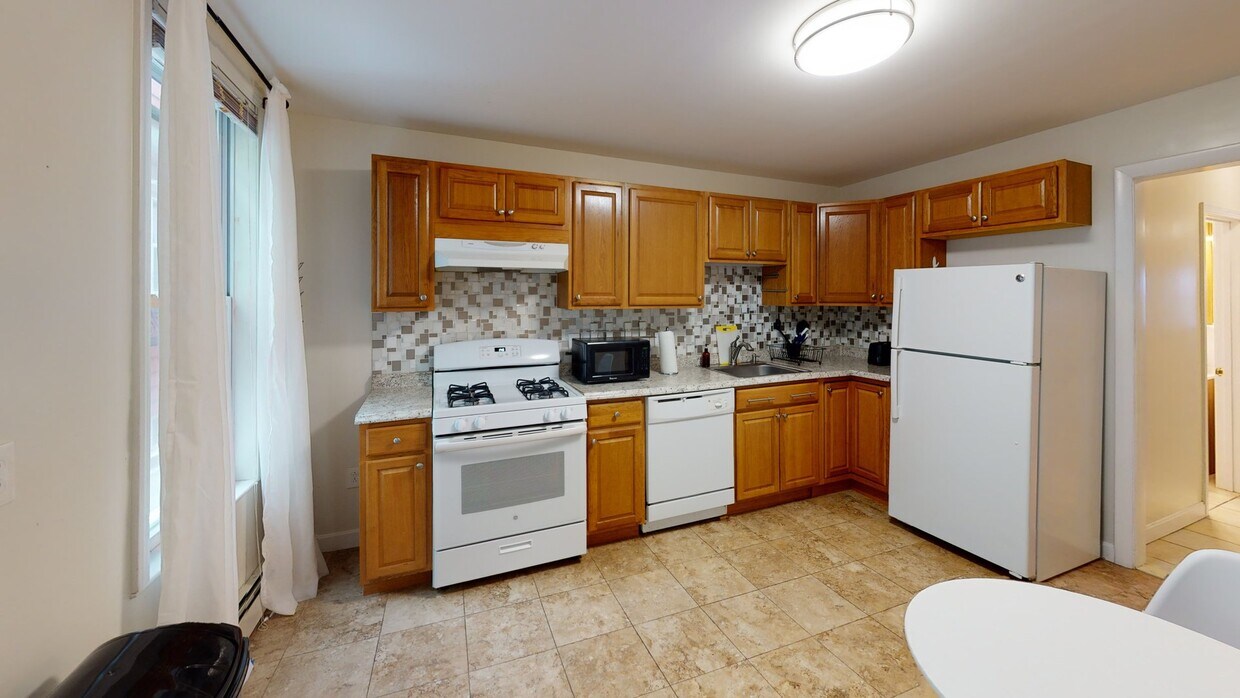 Photo - Private bedroom in 3 bed/1 bath Home