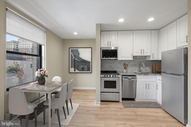 Building Photo - 201 S 13th St Unit 401