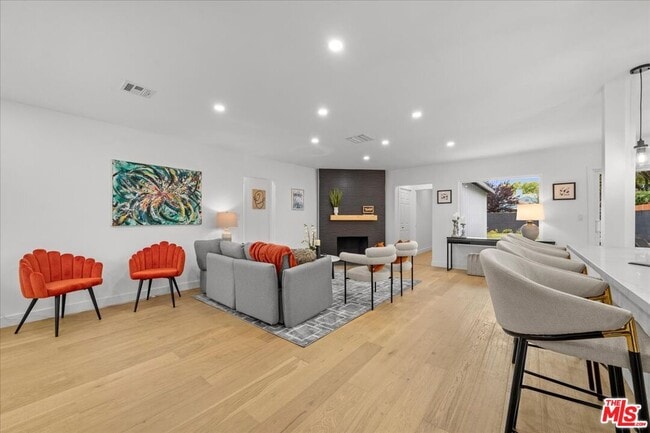 Photo - 5815 Saloma Ave