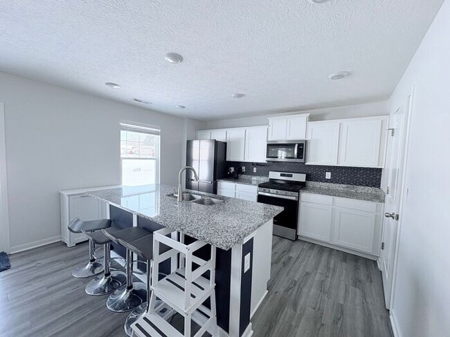 Photo - Charming 4 beds 2.5 baths in Newark!