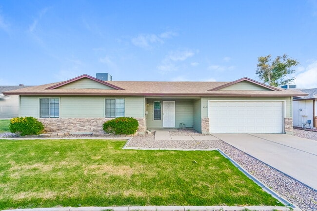 Building Photo - 2641 E Isabella Ave